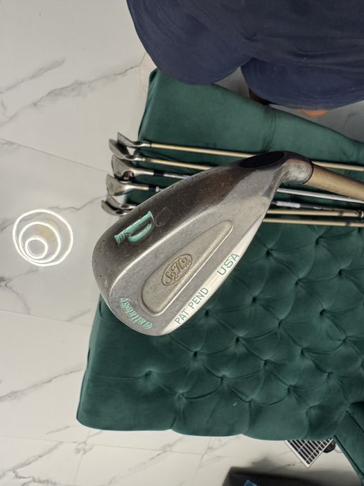 Vând Crose de golf 18 bucati
