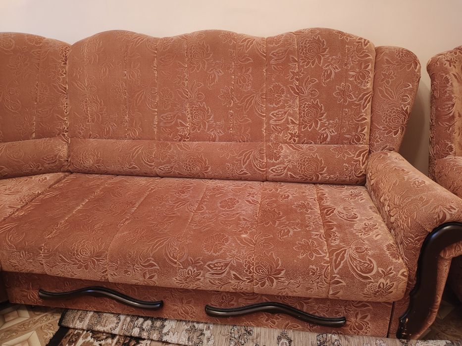 Продам диван в хорошем состоянии
