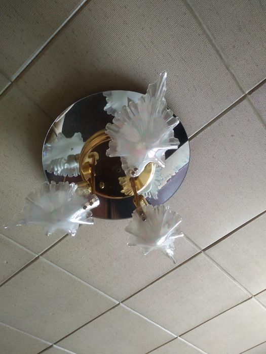 Срочно продам люстру