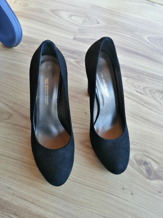 Обувки на ток, естествен велур