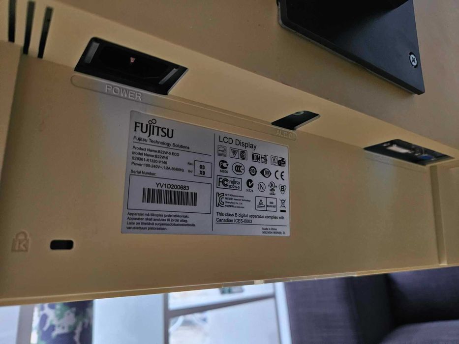 Монитор Fujitsu B22W-5 ECO 22" инча + кабели