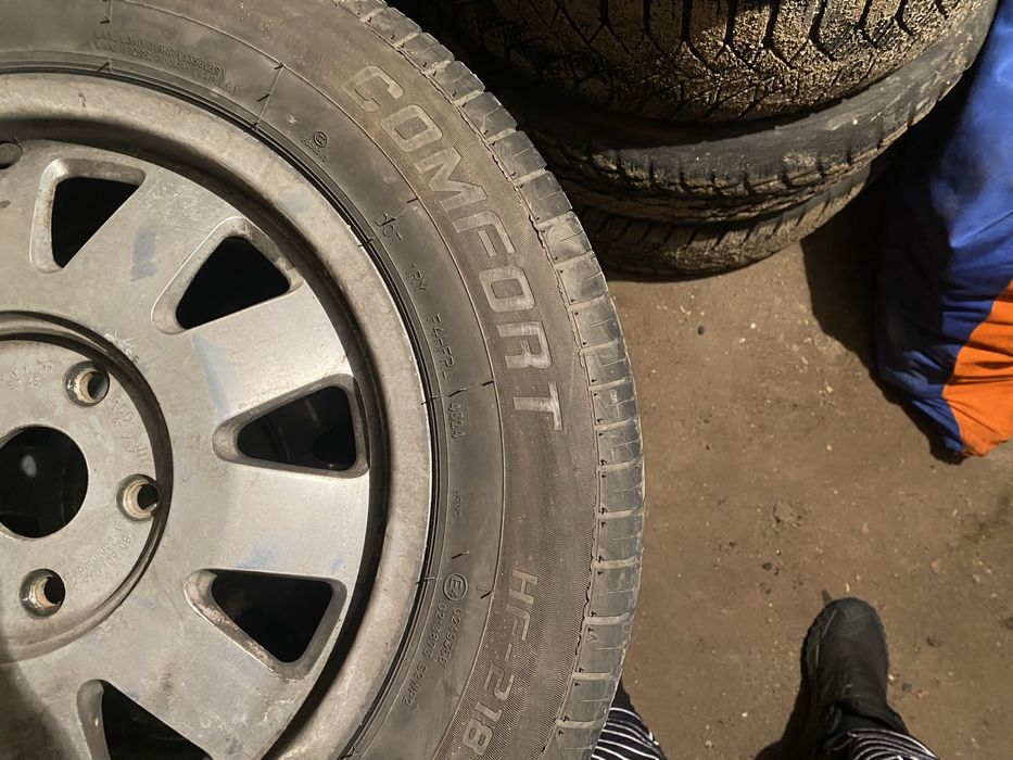 Продам летние шины с дисками. На ауди с4