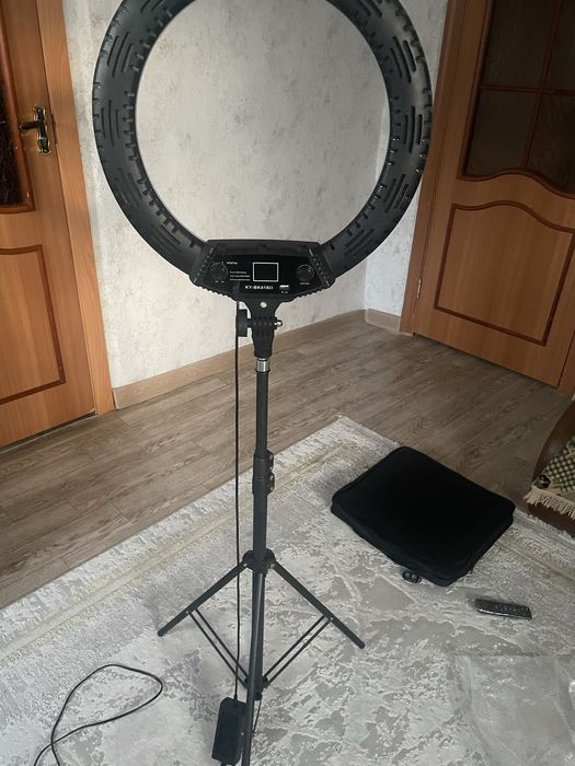 Продаю кольцевую лампу