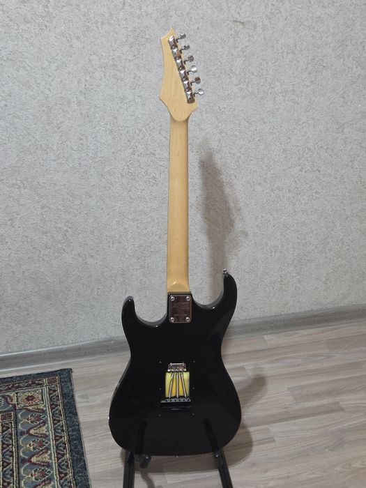 Электрогитара стратокастер