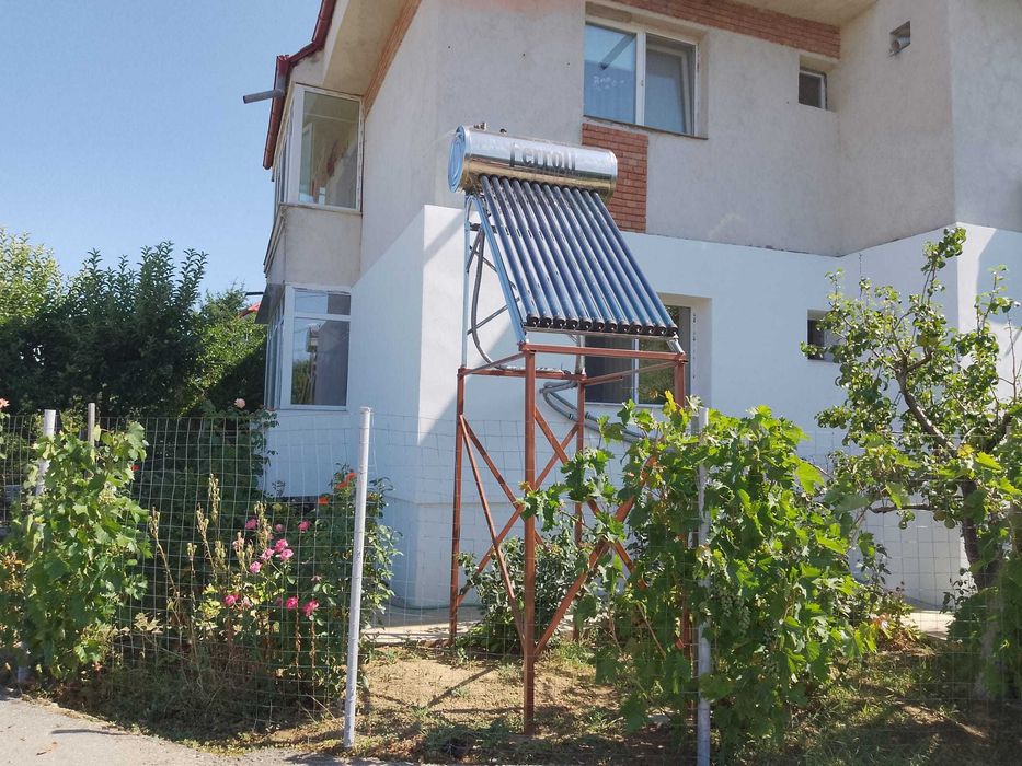 Vand apartament doua camere si teren