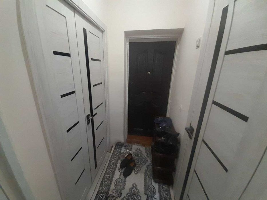 Chirchiq TROISKI 1 xonali uy sotiladi