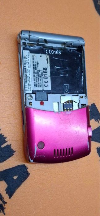Продам motorola RAZR V3  на запчасти
