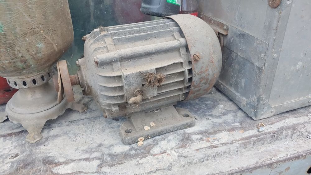 Всё для дома. Казаны. Самовар. Кастрюли. Электро-двигатель.