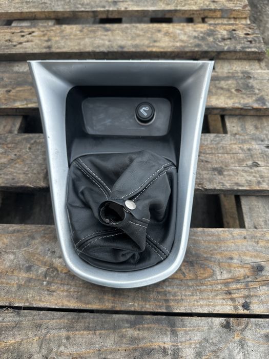 Конзола с маншон за скоростен лост Lancia Delta III 2009-2014г