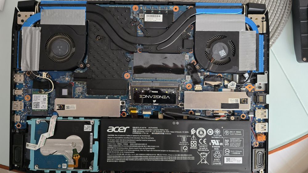 Laptop gaming Acer Predator Helios 300