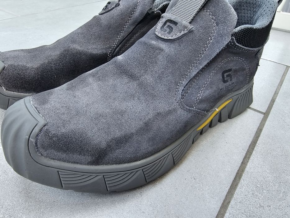 Vând bocanci de protecție CH BOT cu vârf metalic – ideali pentru muncă