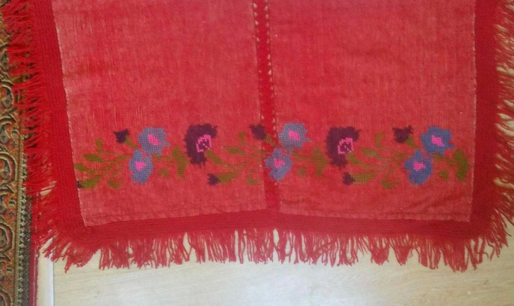 2  броя винтидж покривки около 100 годишни,  уникати, за ценители