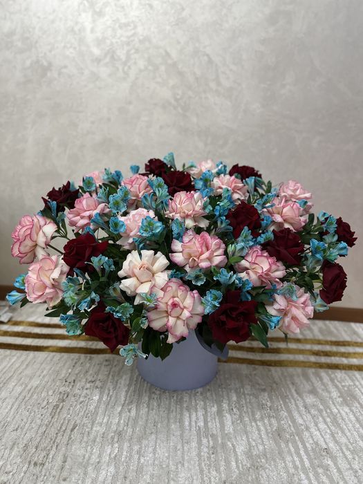 Два букета  красивейших цветов