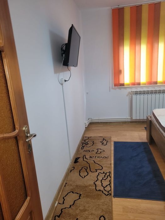 Inchiriez 2 camere parter