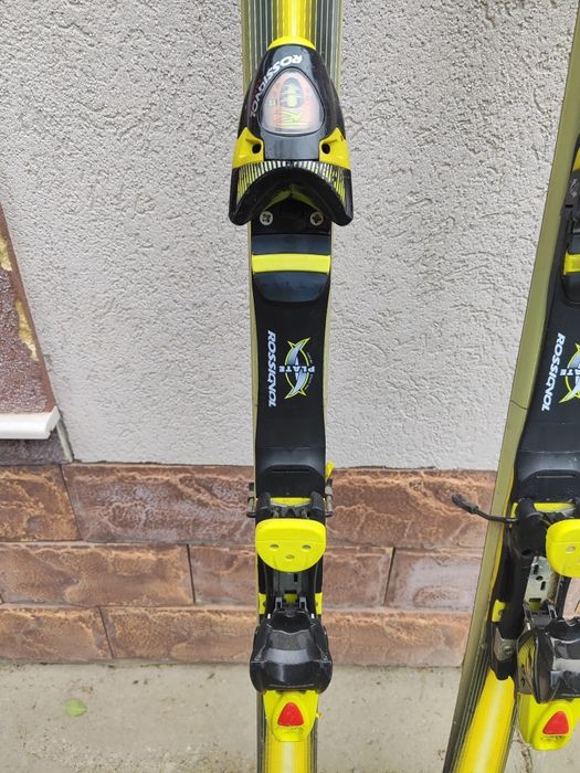 Ски - жълти и сини