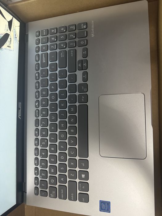 ASUS X509M – 4GB RAM / 256GB SSD – Работи, но със счупен дисплей,