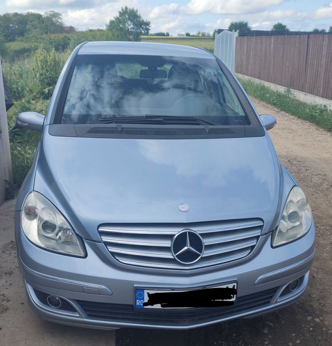 Mașina Mercedes b classe 180