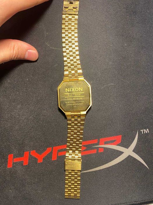 Продам часы Nixon The Re-Run