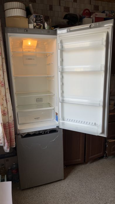 Холодильник с морозильником