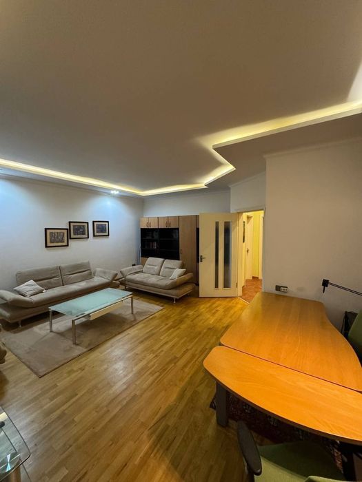 Продам квартиру Спец План Ц1 Садык Азимова 2/2/4 90m2