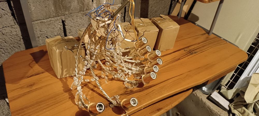 Продается люстра