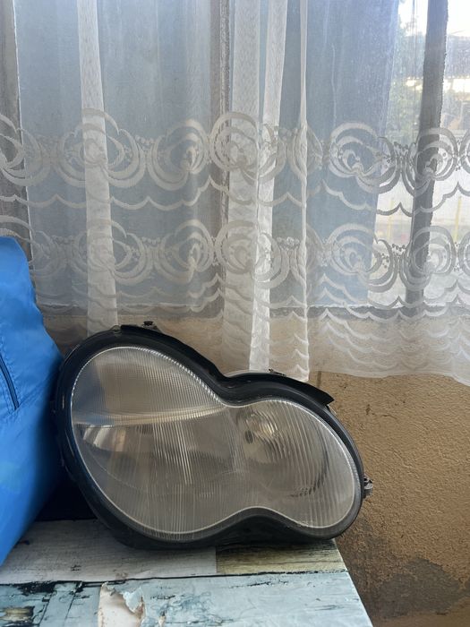 Десен фар за Mercedes W203 C Class