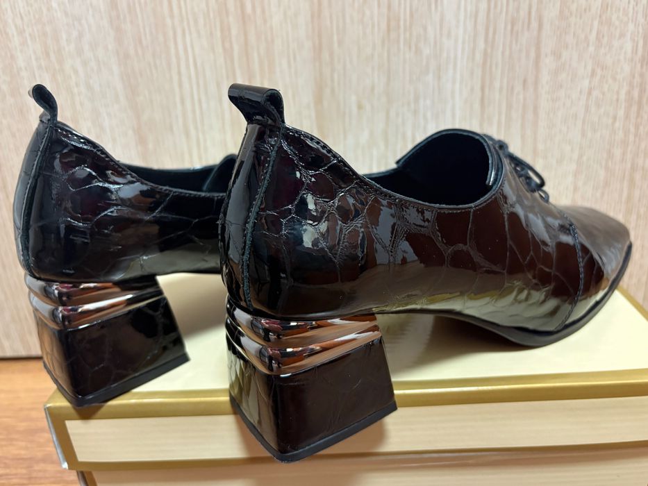 Обувки - естествен лак, българско производство