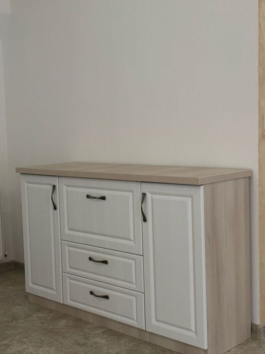 Vând mobilier și colțar