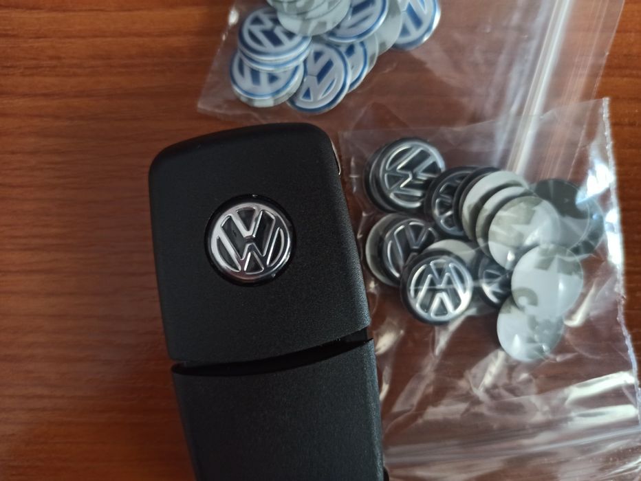 Емблема/лого за ключ vw / фолксваген черна, синя или червена 3 броя.