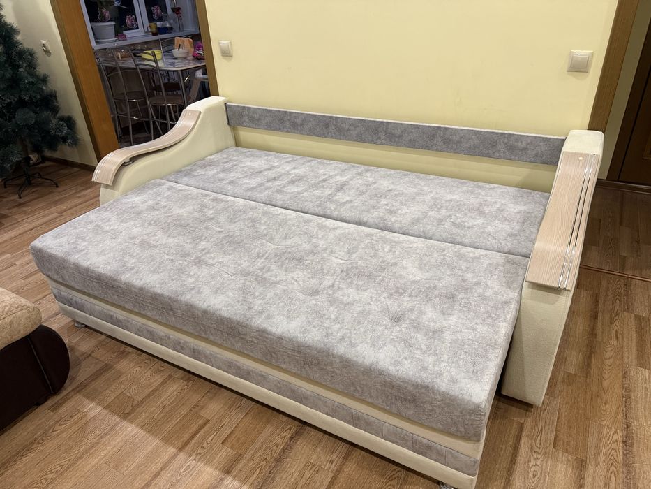 Продается тахта в отличном состоянии