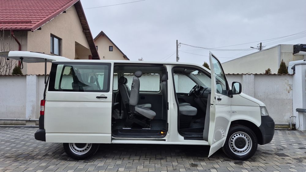 VW Transporter T5 Euro 4 
9 Locuri