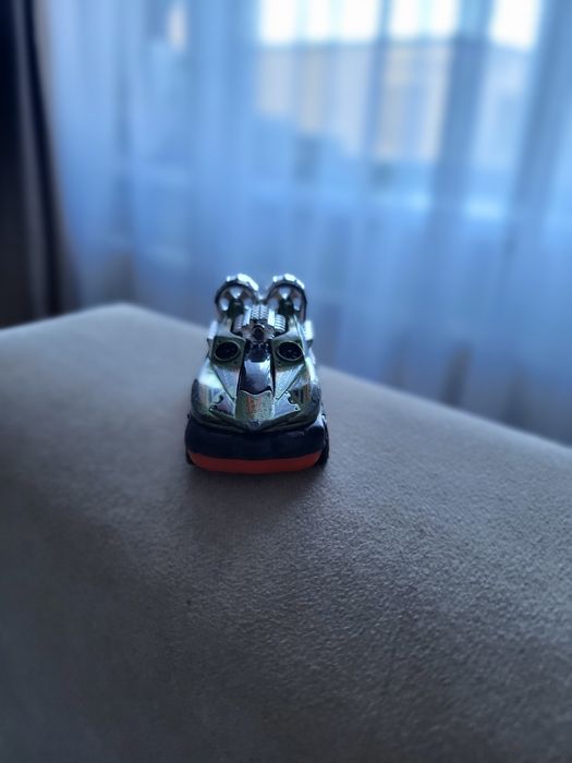 Продаю машинку Hot Wheels Hover Storm 2014