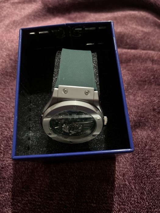 Мужские часы.