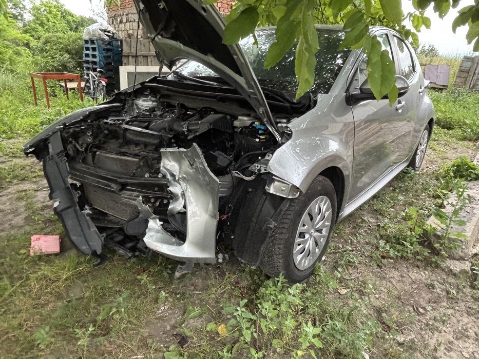 Toyota Yaris avariat 1.5 hybrid CVT