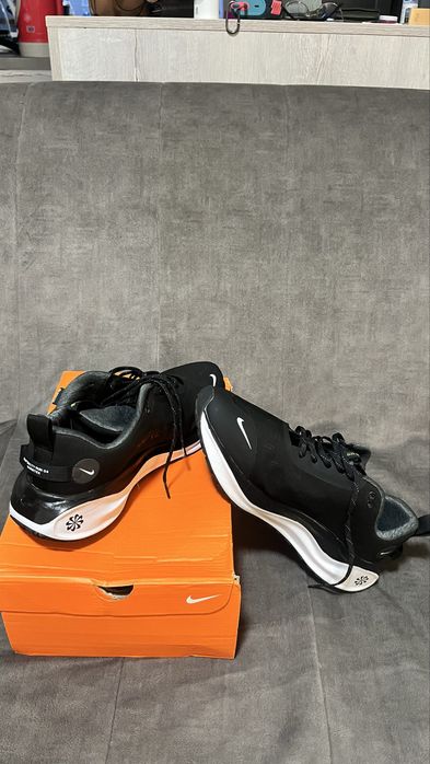 Продам кроссовки Nike 43 размер