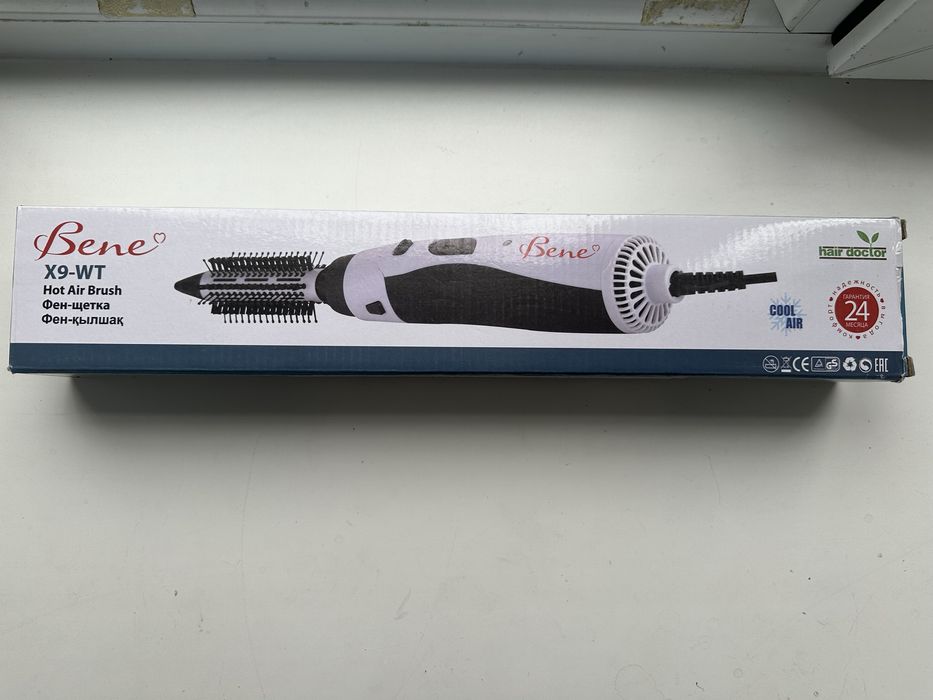 Фен с насадкой щеткой