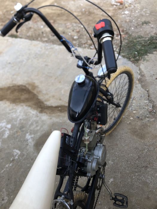 Vand bicicleta cu motor