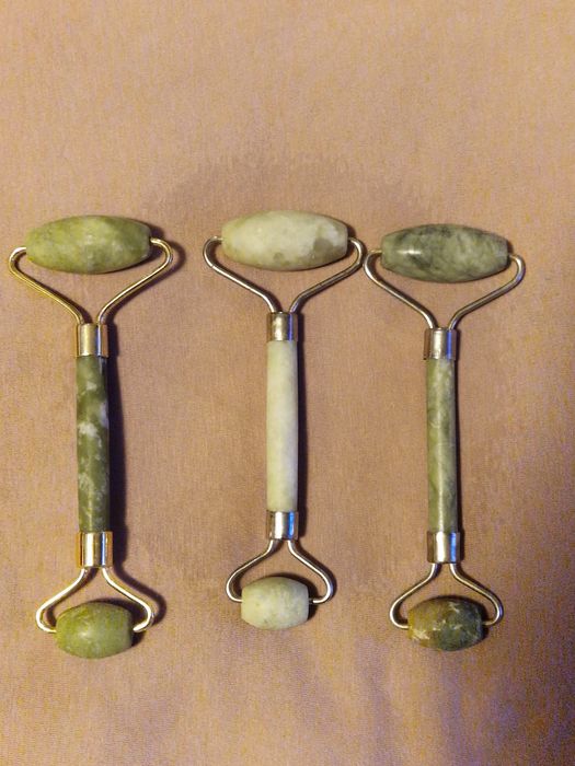 Vând rola masaj facial din jad