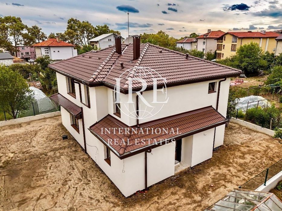 Къща в Варна-Виница площ 205 цена 459750