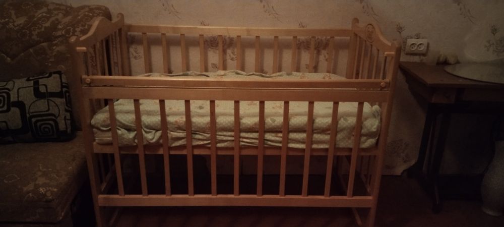Продам детскую кроватку