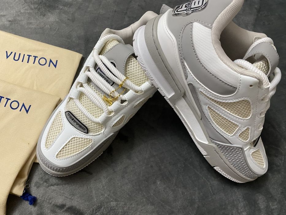 Vand adidasi noi de barbati Louis Vuitton