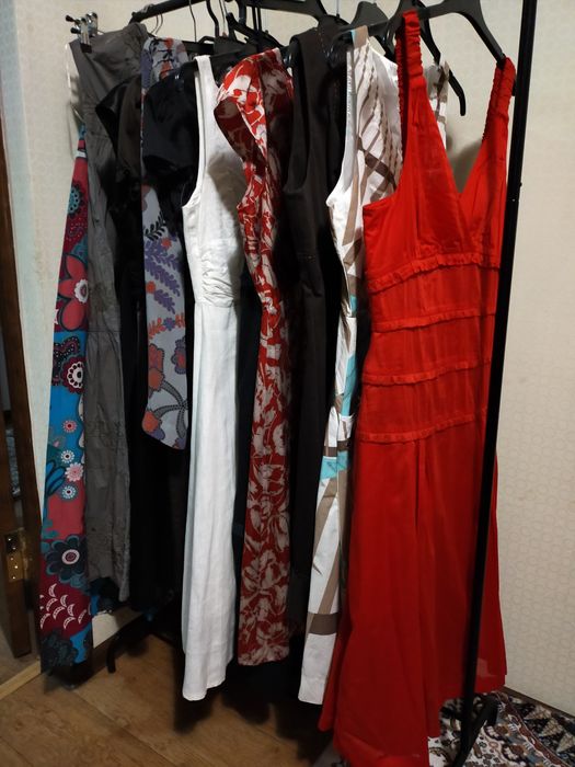 Продам женские платья
