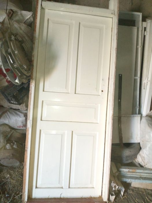 Rasiyski eshik sotiladi