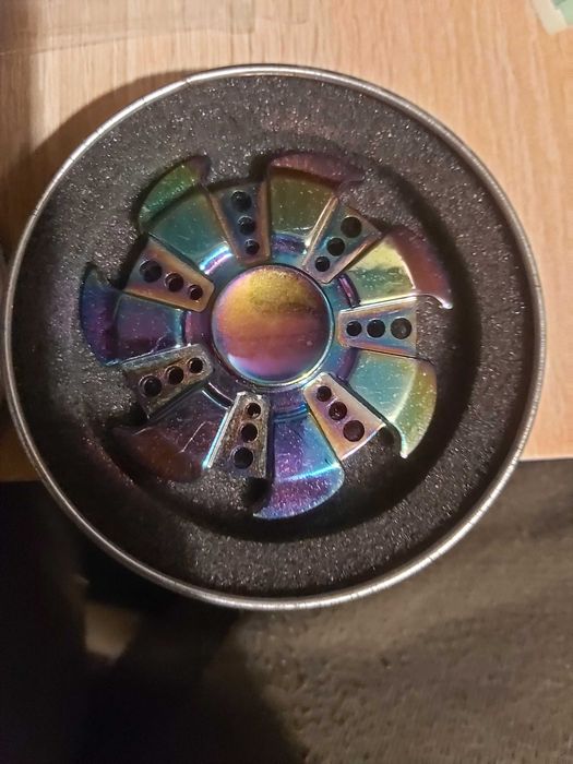 Fidget spiner...