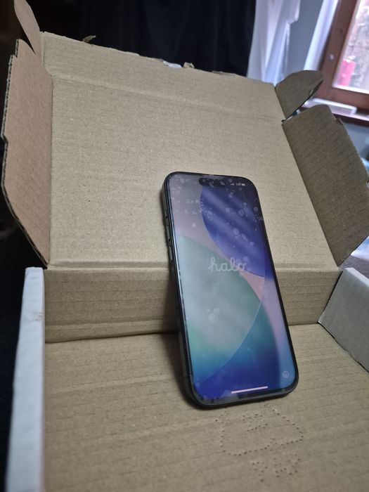 Vând iphone 15 pro 256gb pentru piesă