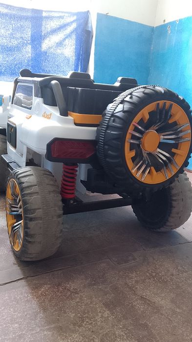 Детский машин сатилади красный, белый цветлерде