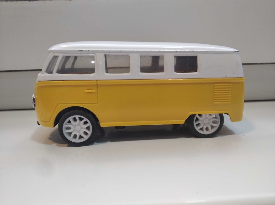 Игрушка, машина фургон.
