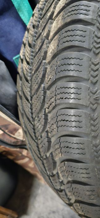 Jante cu cauciucuri iarna 195/65/15 ca noi vw, skoda, seat, audi