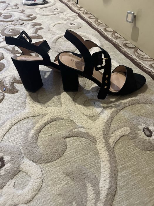 Замшевые босоножки 37р