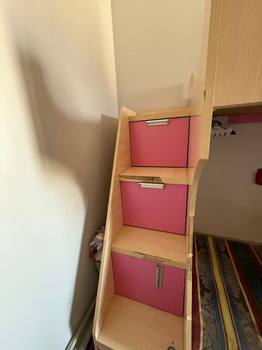 Кровать двухярусный.